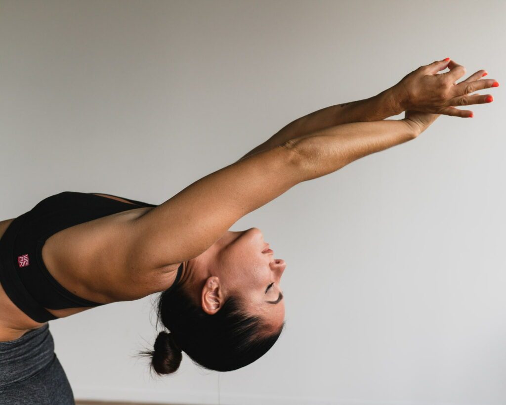 methode pilates : femme en train de faire du Pilates