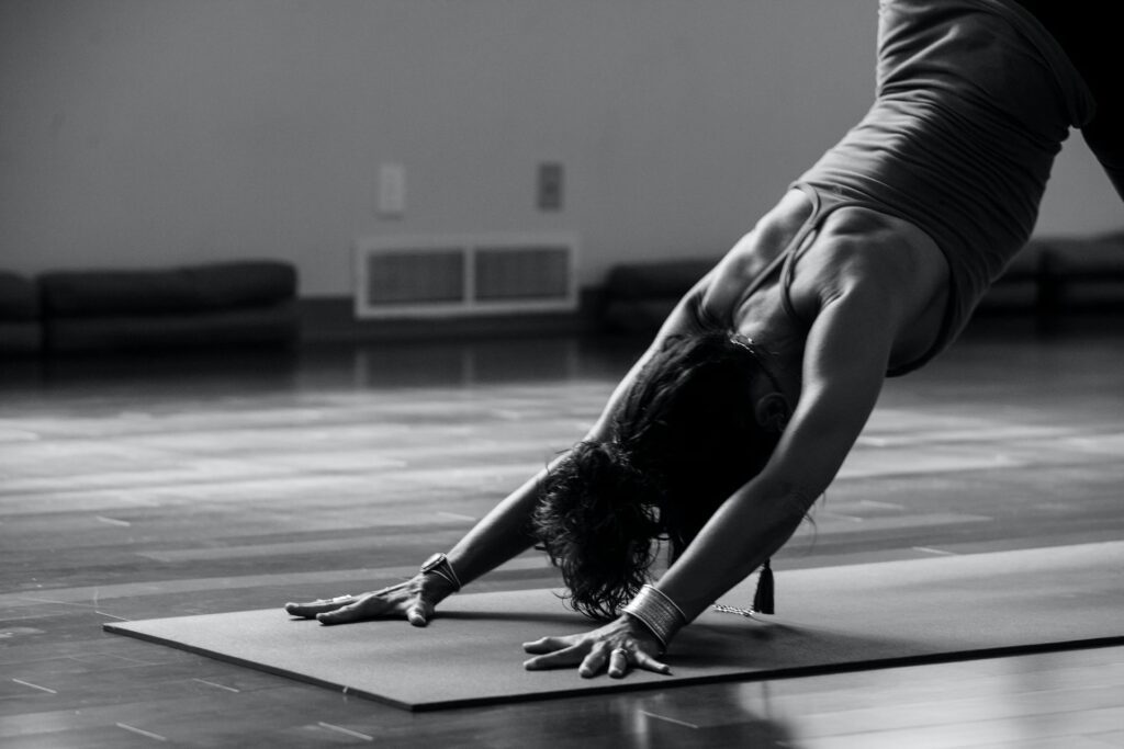 barre au sol ou yoga : position de yoga 