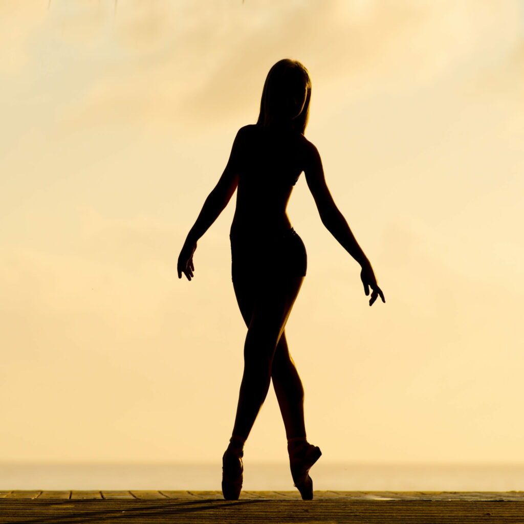 entrainement danse classique : ombre d'une femme qui danse